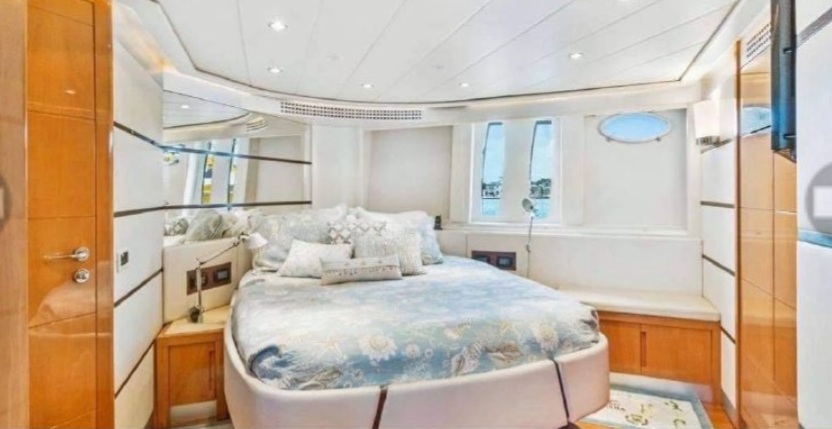 62' Pershing Luxury yachts
